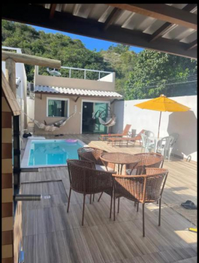 Casa com piscina. A 5 minutos da praia de Jauá